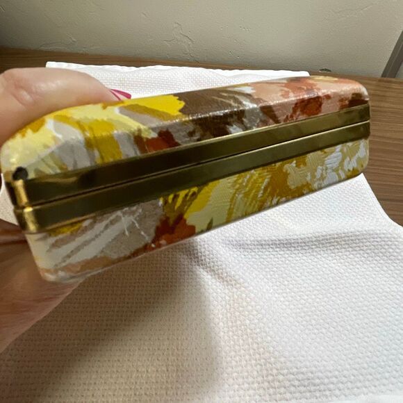 Vintage Floral  Travel jewelry box. Gold satin lid interior with gold velvet - Picture 6 of 9